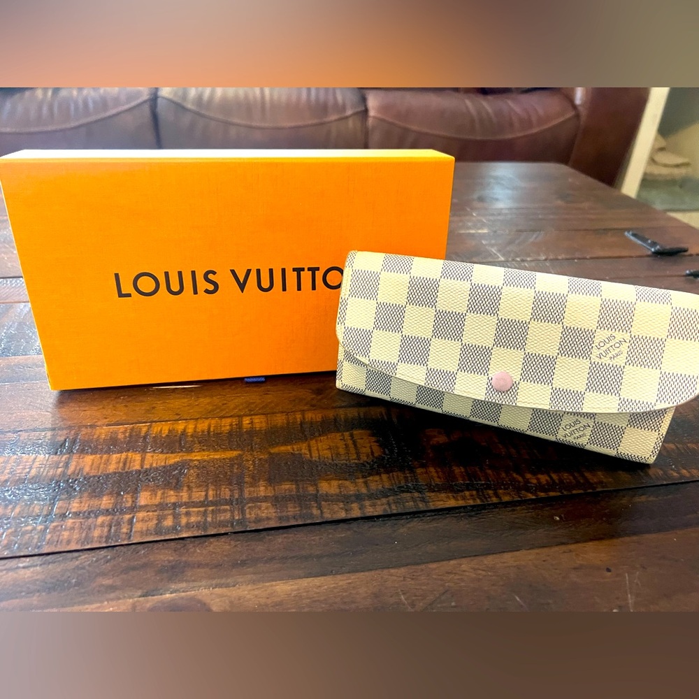 AUTHENTIC Louis Vuitton Emilie Wallet